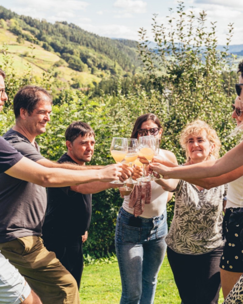 VISITA Y COMIDA EN LA SIDRERÍA OIHARTE