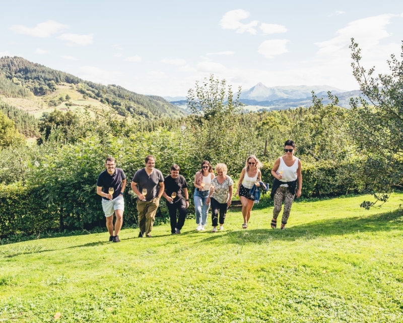 VISITA Y COMIDA EN LA SIDRERÍA OIHARTE
